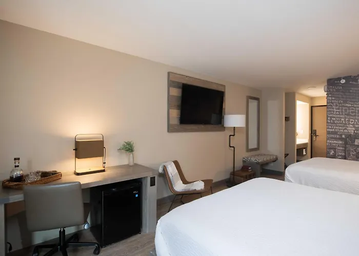 Clarion Hotel&Suites